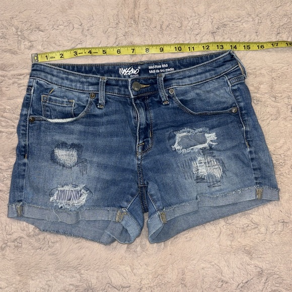 Mid-Rise Midi shorts • Mossimo denim in size 4/27 • powerstretch - Picture 3 of 6